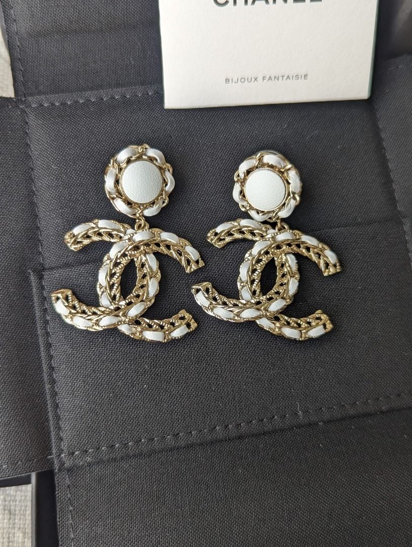 Chanel CC B22S logo XL white leather drop earrings box tag