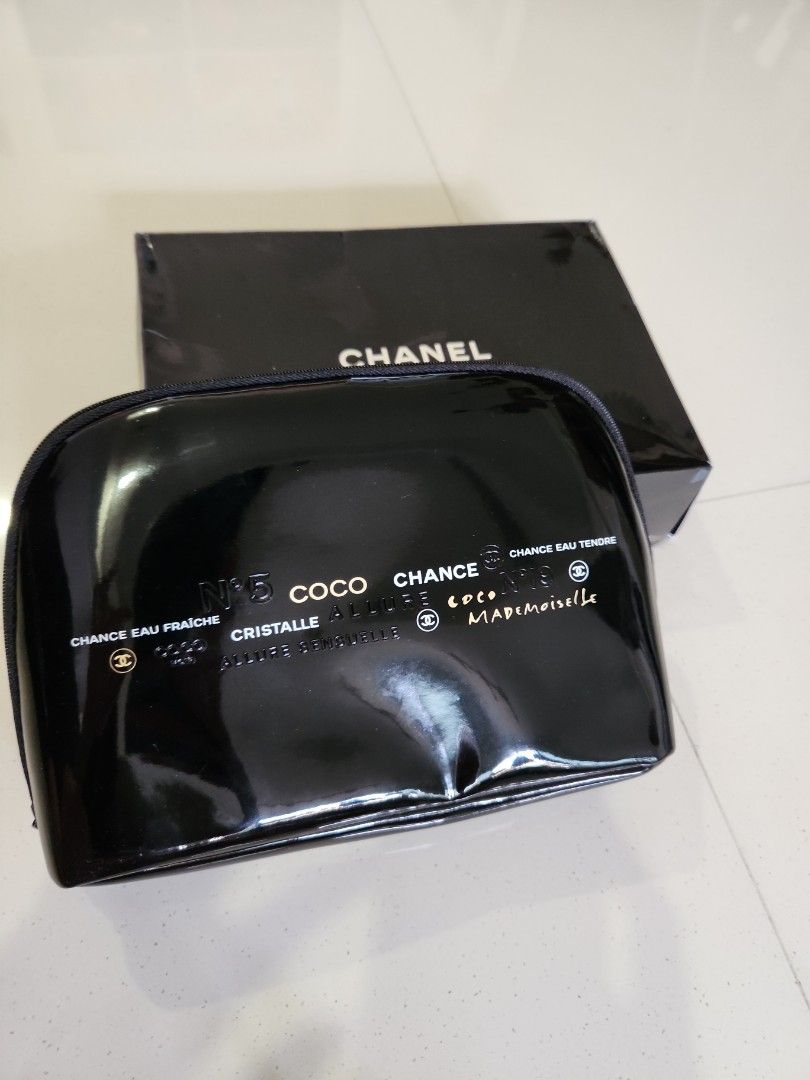 Chanel makeup cosmetic beauty faux patent leather offert par bag