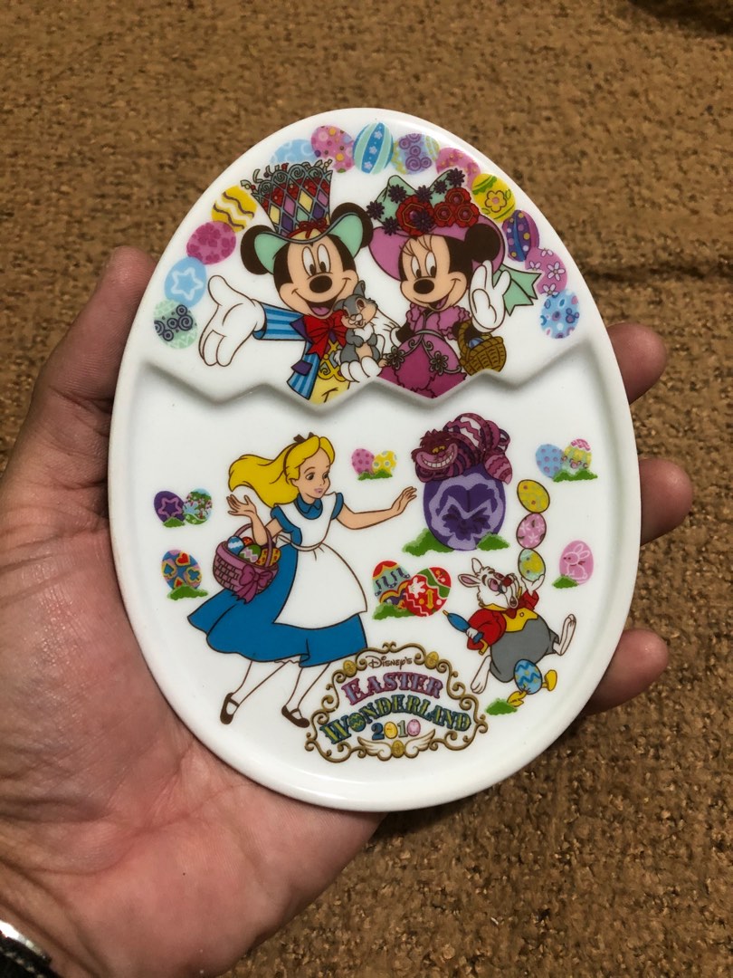 Disney Collectible plates 100 pesos each, Hobbies & Toys, Memorabilia & Collectibles, Vintage