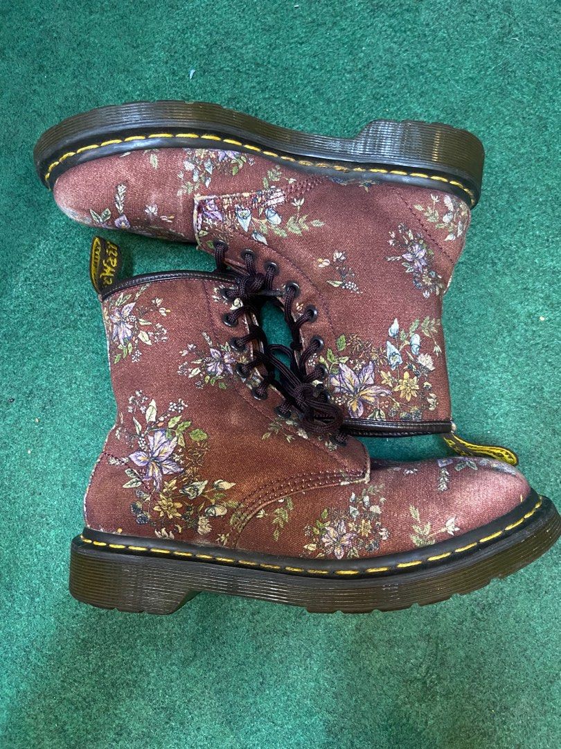 Dr martens, Women's Fashion, Footwear, Boots on Carousell