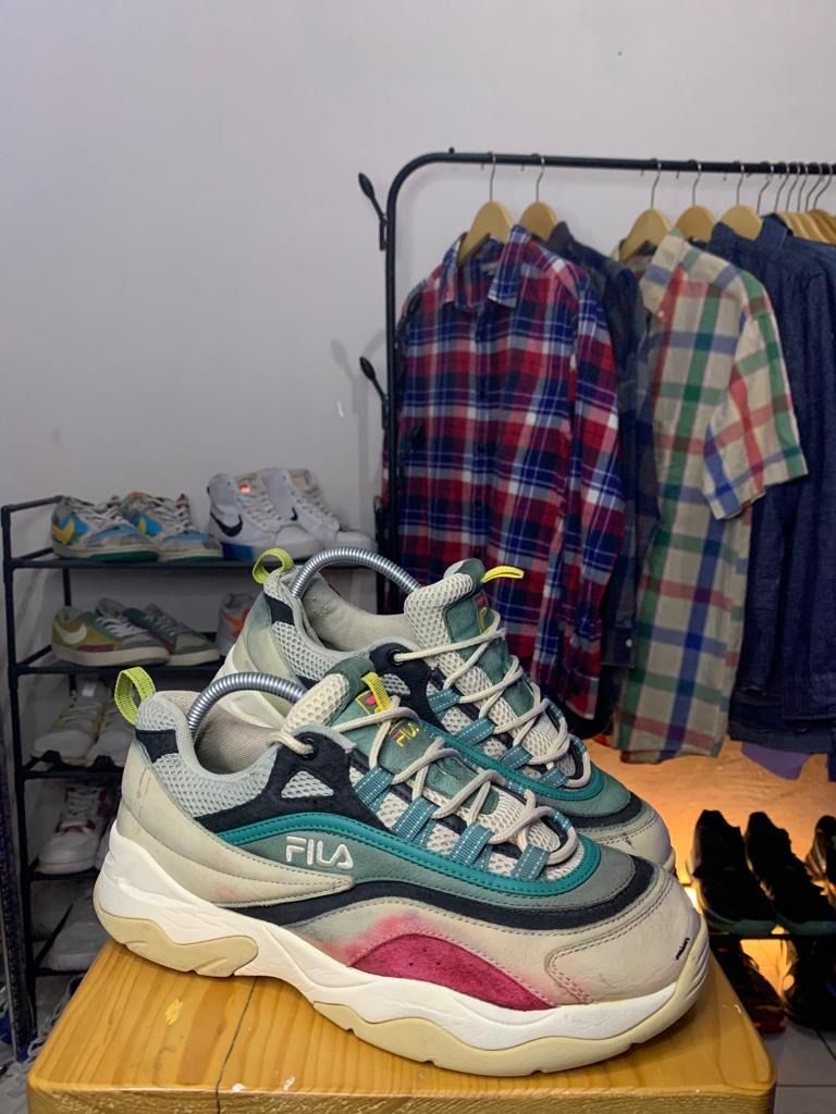 FILA FUSION 2019 Fesyen Pria Sepatu Sneakers di Carousell