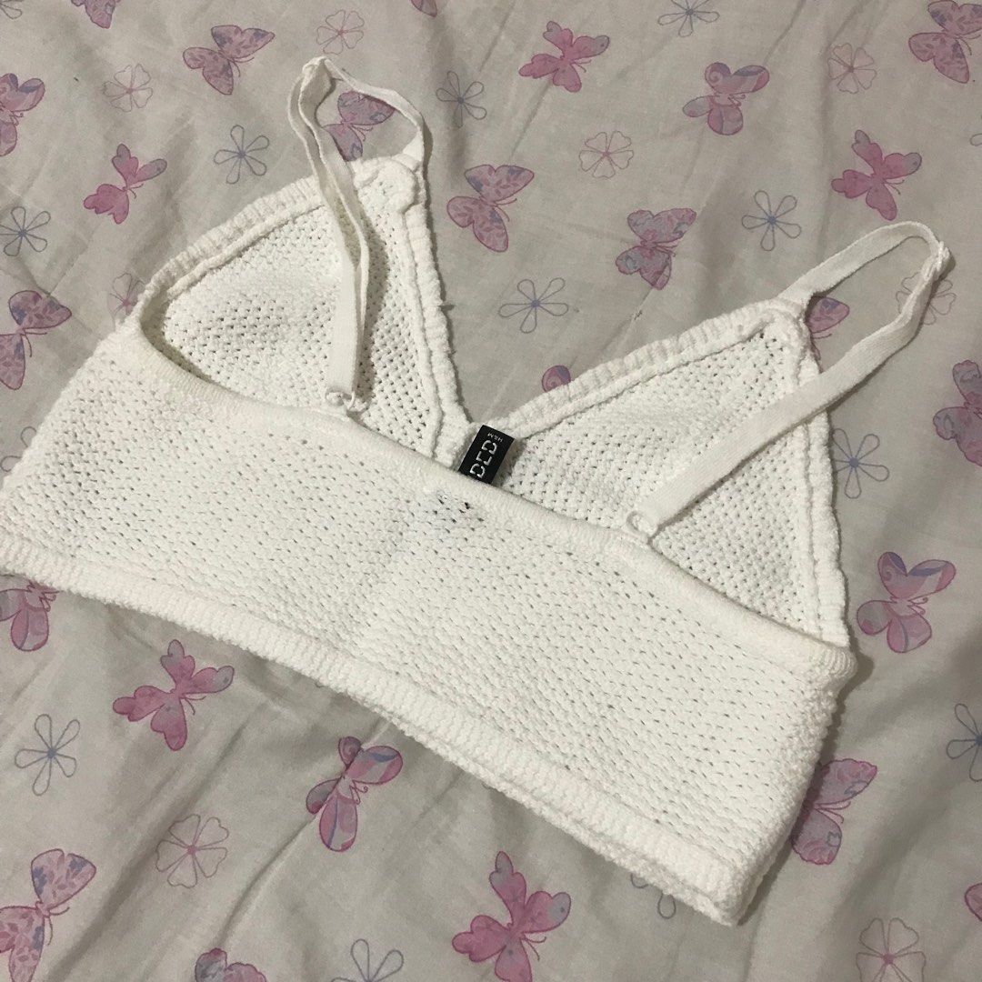 H&M top (Category: Others Tops) located in Antipolo. Submitted by random.findss (Listing ID 1216831301, Image 2). Description: SELLING FOR THE SAME PRICE NEGOTIABLE CROCHETED TOP RFS: does not fit :( I’m usually an xs.