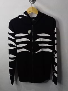 HOODIE BLACK AND WHITE STRIPES