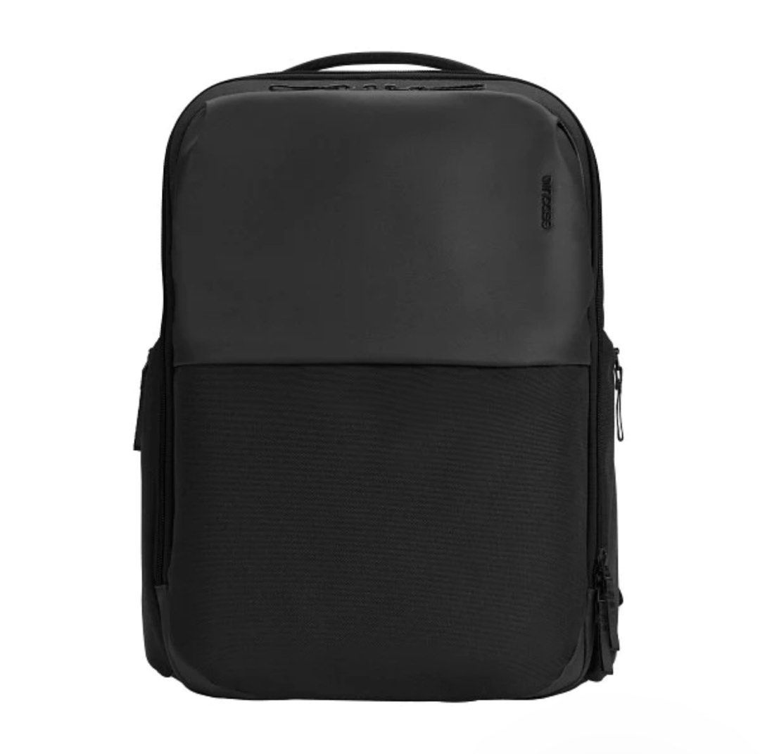 Incase A.R.C Daypack (Category: Laptop Bags & Sleeves) located in Singapore. Submitted by Mango19 (Listing ID 1216733882, Image 1). Description: A versatile carry for today’s creatives, the daypack effortlessly transitions from the set to the office then out for the weekend. Quickly organize and access all tech and everyday essentials using dedicated compartments and organization for ultimate mobility. Features a dedicated laptop compartment, a t