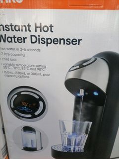 Instant hot water dispenser