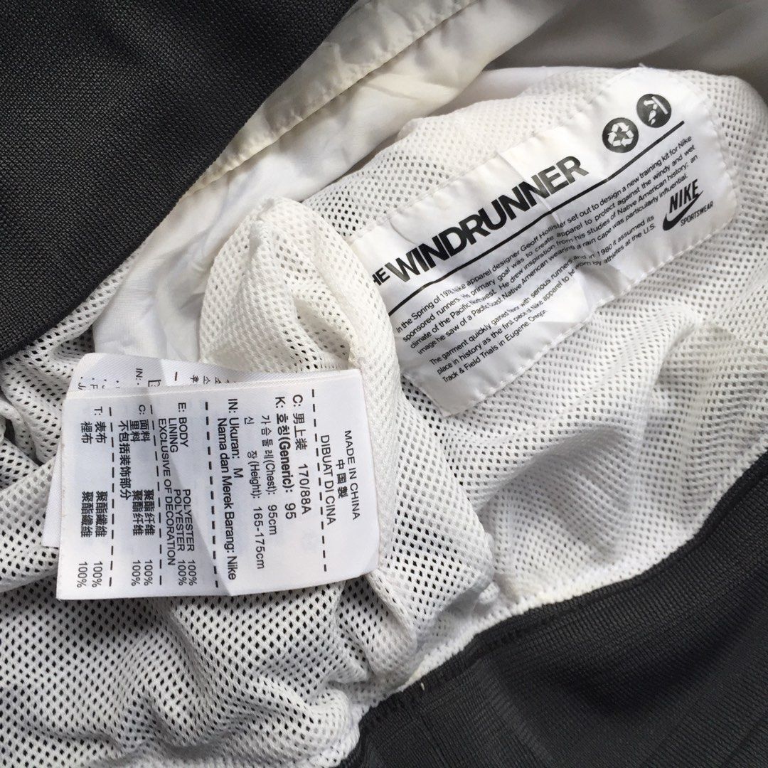 Jaket running Nike Fesyen Pria Pakaian Lainnya di Carousell