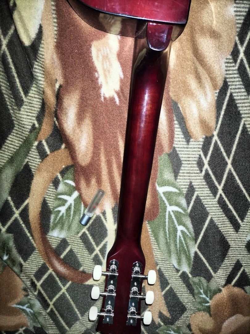 JG38C Davis Guitar with complete set, string, capo, pic guitar bag