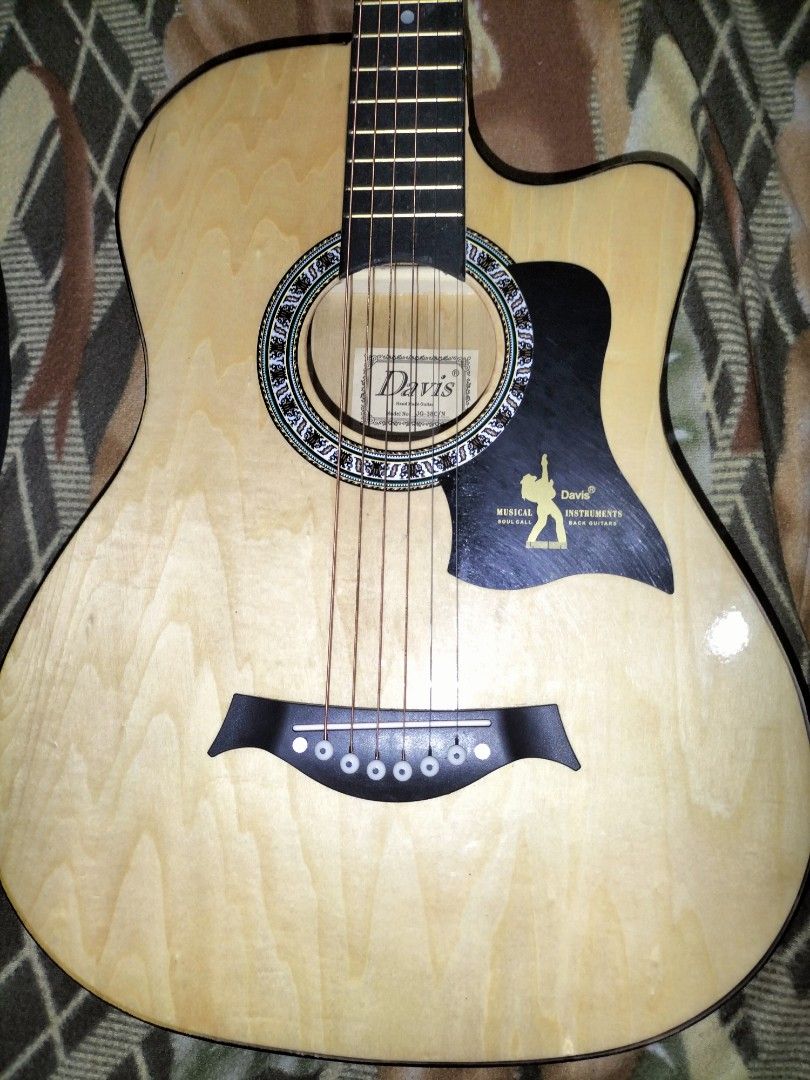 JG38C Davis Guitar with complete set, string, capo, pic guitar bag