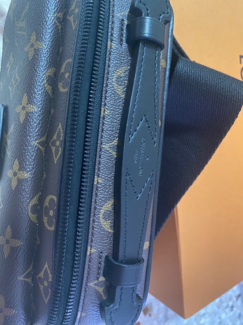 Louis Vuitton LV S Lock Messenger Sling bag, Men's Fashion, Bags, Sling ...
