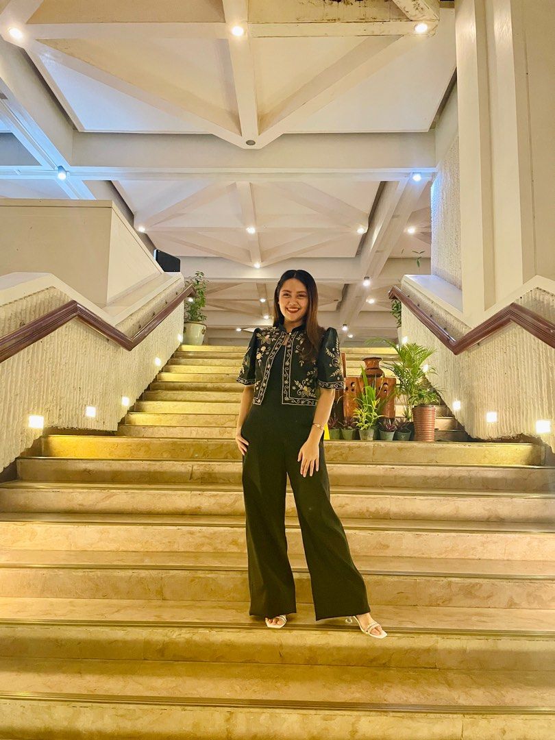 Modern outlet filipiniana black