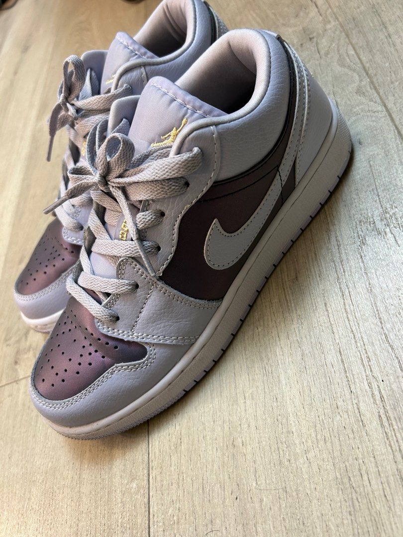 NIKE AIR JORDAN 1 LOW OXYGEN PURPLE (GS), 女裝, 鞋, 波鞋- Carousell