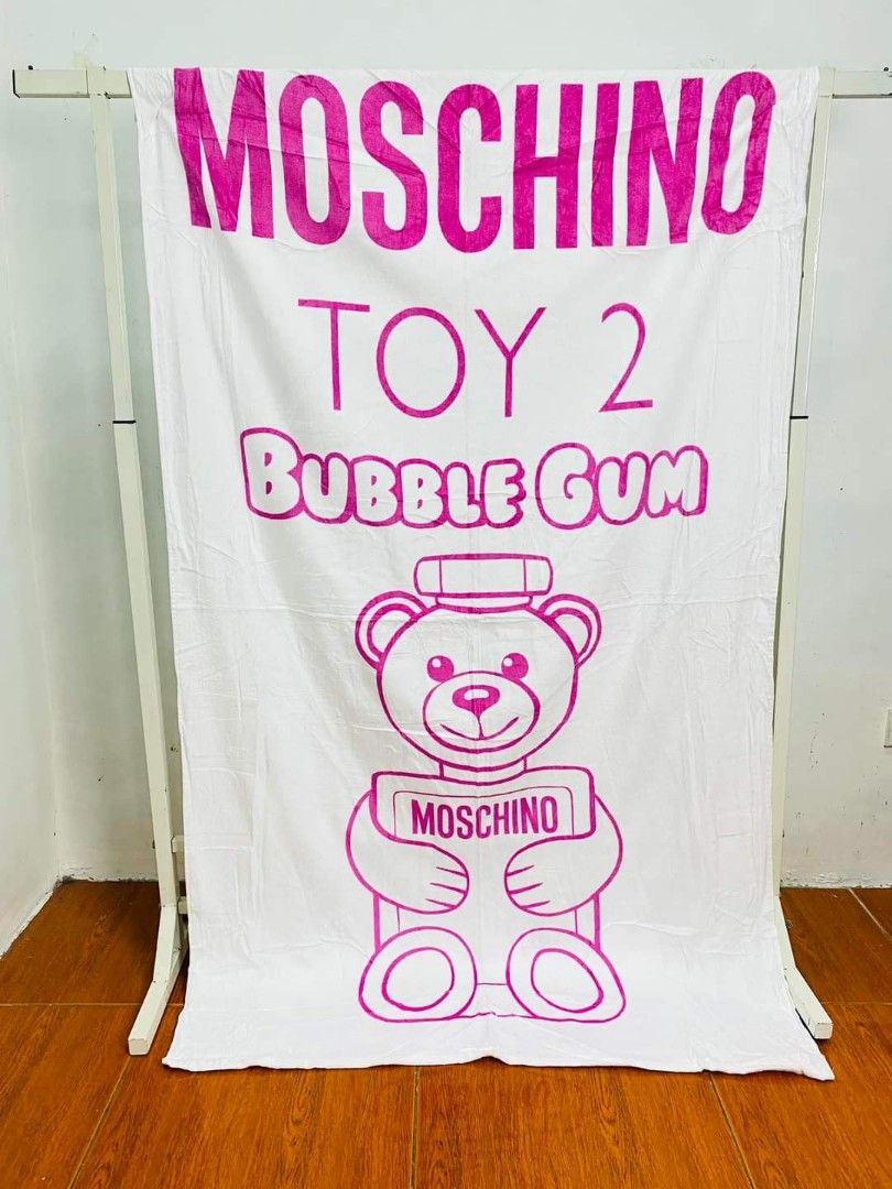 ORIGINAL OVERRUNS MOSCHINO BATH TOWEL Beauty Personal Care