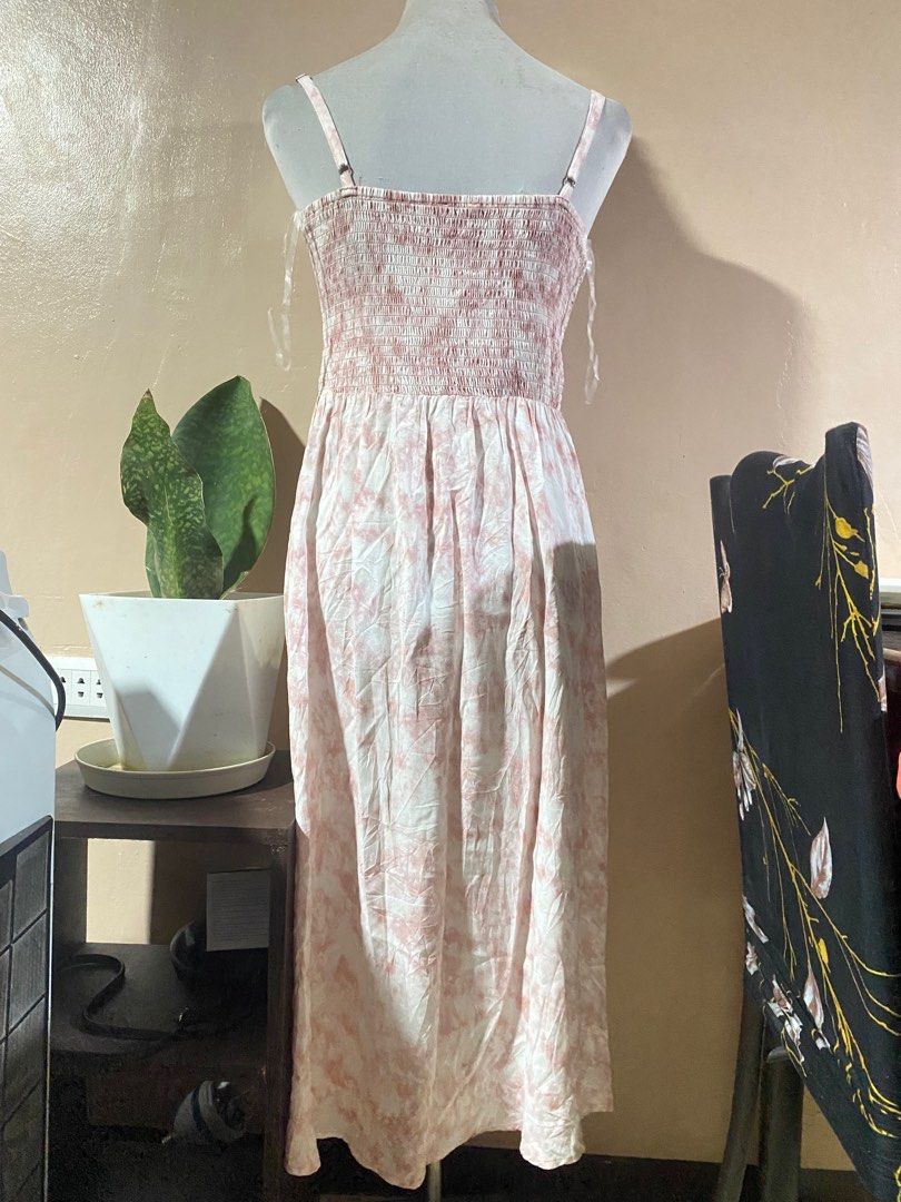 Padded Buttondown Maxi dress (Category: Dresses) located in Muntinlupa City. Submitted by lovefrenzie (Listing ID 1216822605, Image 2). Description: AUW BRAND Padded buttondown maxi dress Smock back Tiedye Small to Large 680 only.