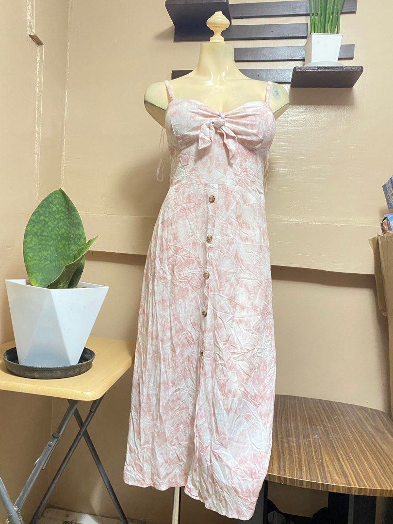 Padded Buttondown Maxi dress (Category: Dresses) located in Muntinlupa City. Submitted by lovefrenzie (Listing ID 1216822605, Image 1). Description: AUW BRAND Padded buttondown maxi dress Smock back Tiedye Small to Large 680 only.