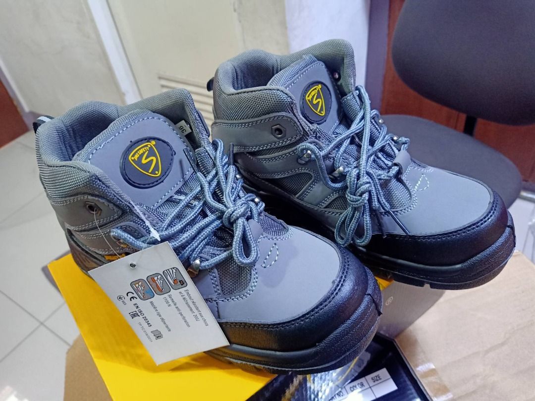 SAFETY SHOES, Men's Fashion, Footwear, Casual Shoes on Carousell