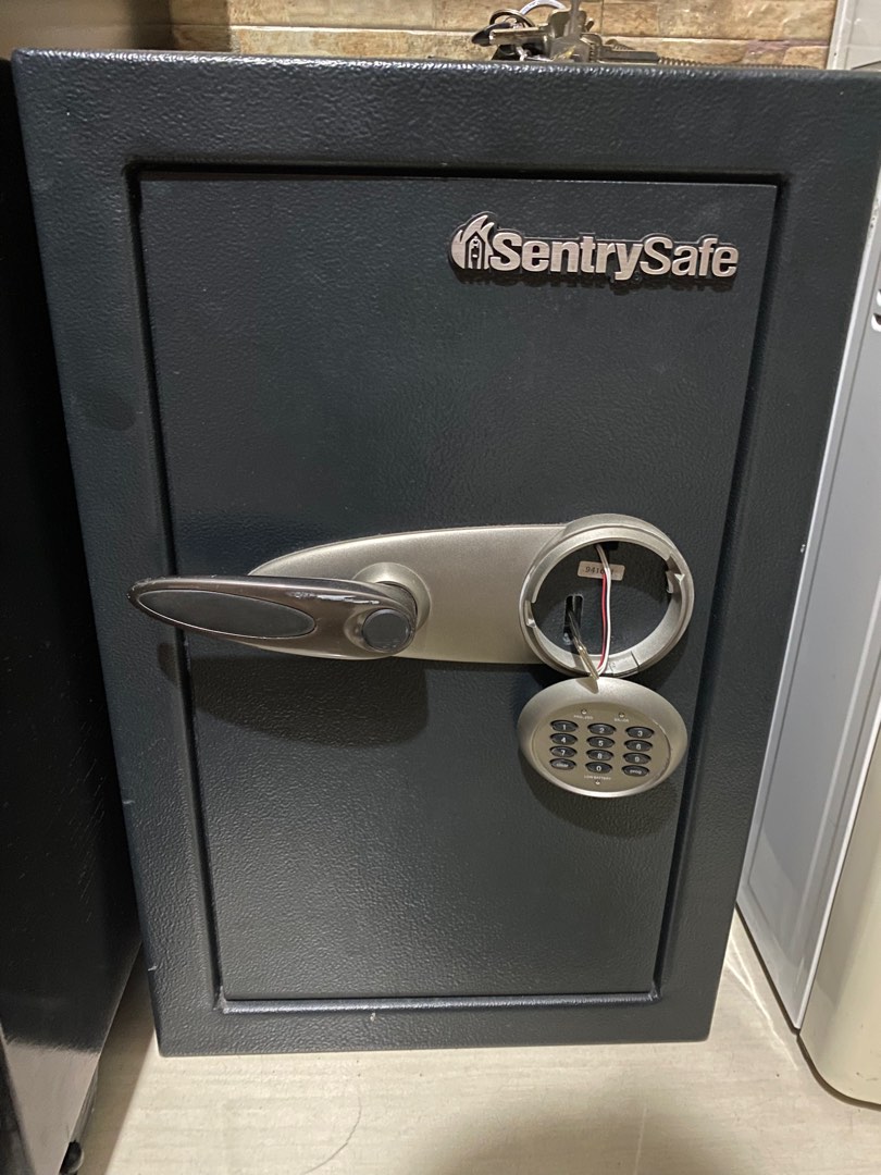 Sentry Safe T6331 Large Business Security Safe Digital Lock, Furniture & Home Living, Security