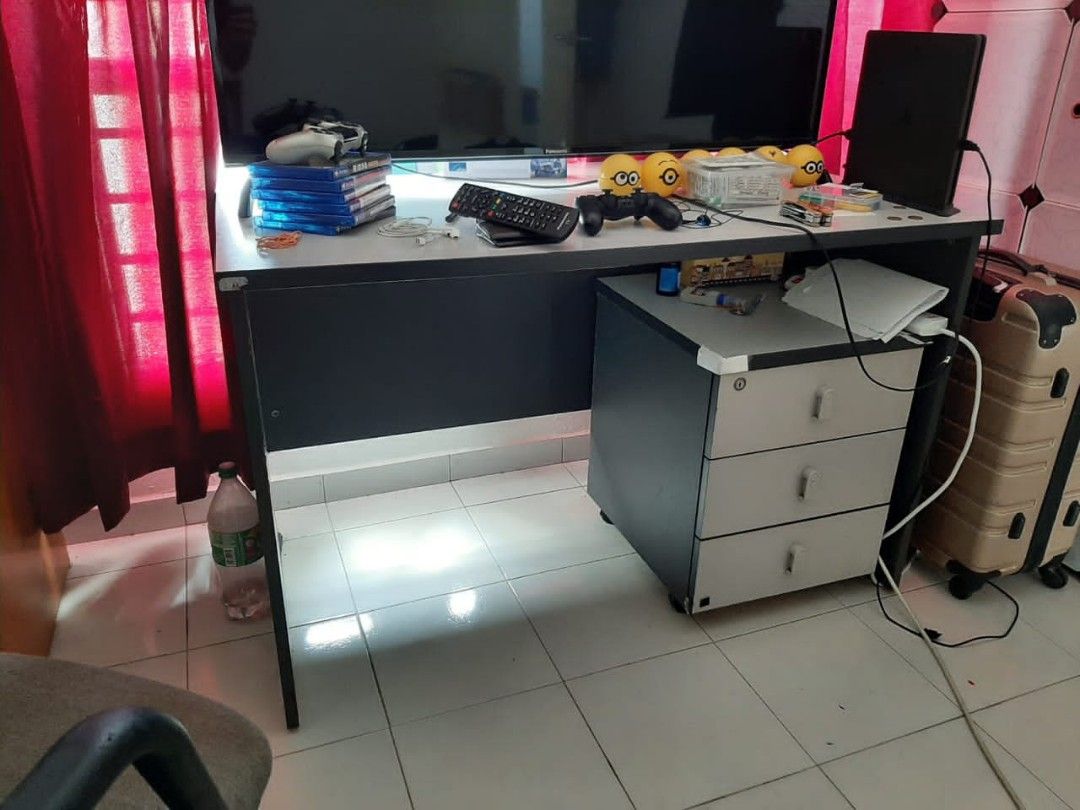 Study Table (Category: Tables & Sets) located in Kuala Lumpur. Submitted by sal71 (Listing ID 1216664591, Image 2). Description: Study table plus separate 3 tiers drawers. Items on table not for sale.