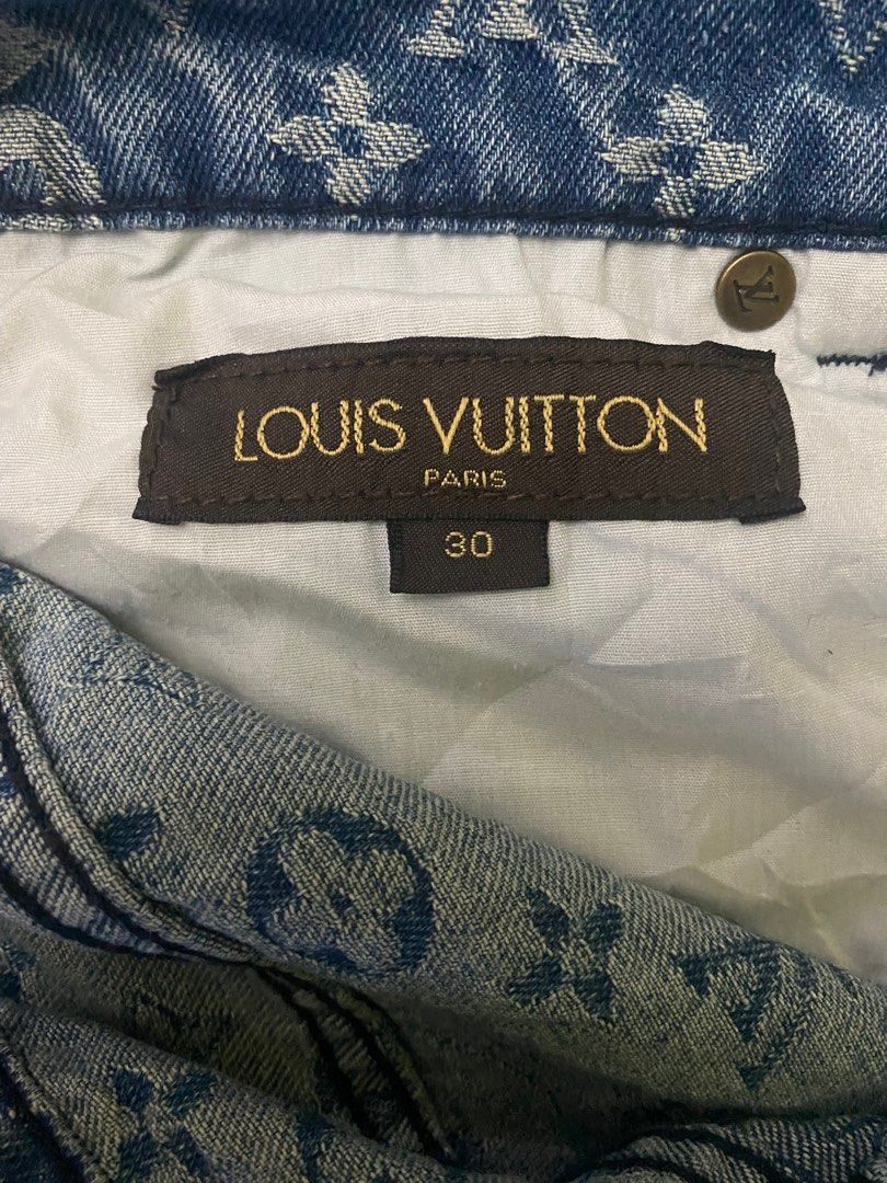 Real vs fake: Legit check Louis vuitton full monogram sweater. 