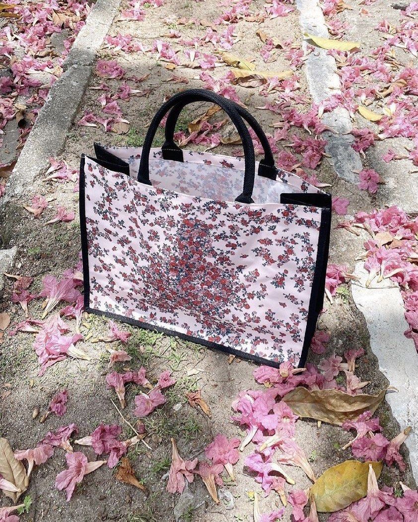 The Blooming dUCk Rose Shopping Bag - Poised (Category: Tote Bags) located in Kuala Lumpur. Submitted by withluvvv (Listing ID 1216757812, Image 2). Description: Height 34 cm Width 43.5 cm Depth 16.5 cm.