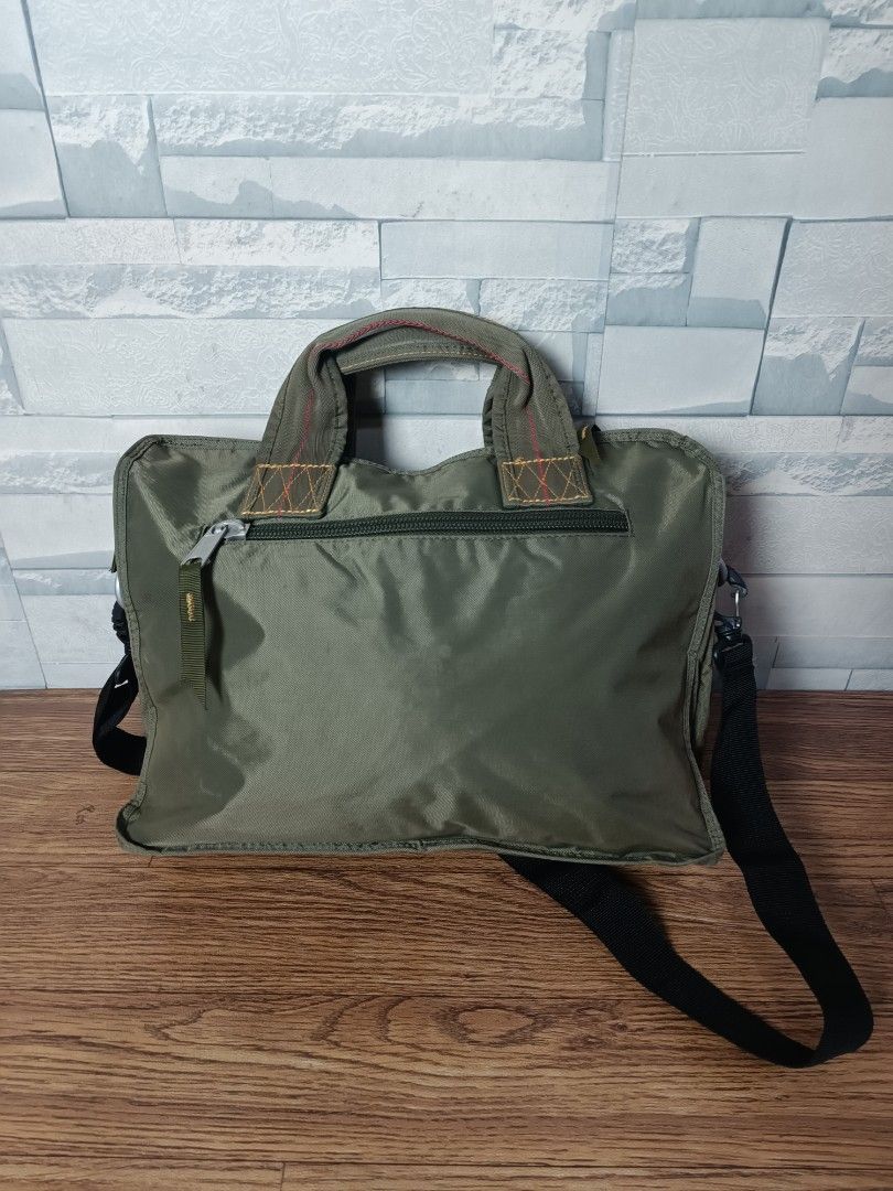 Tote briefcase volunteer, Fesyen Pria, Tas & Dompet , Tas Kantor di