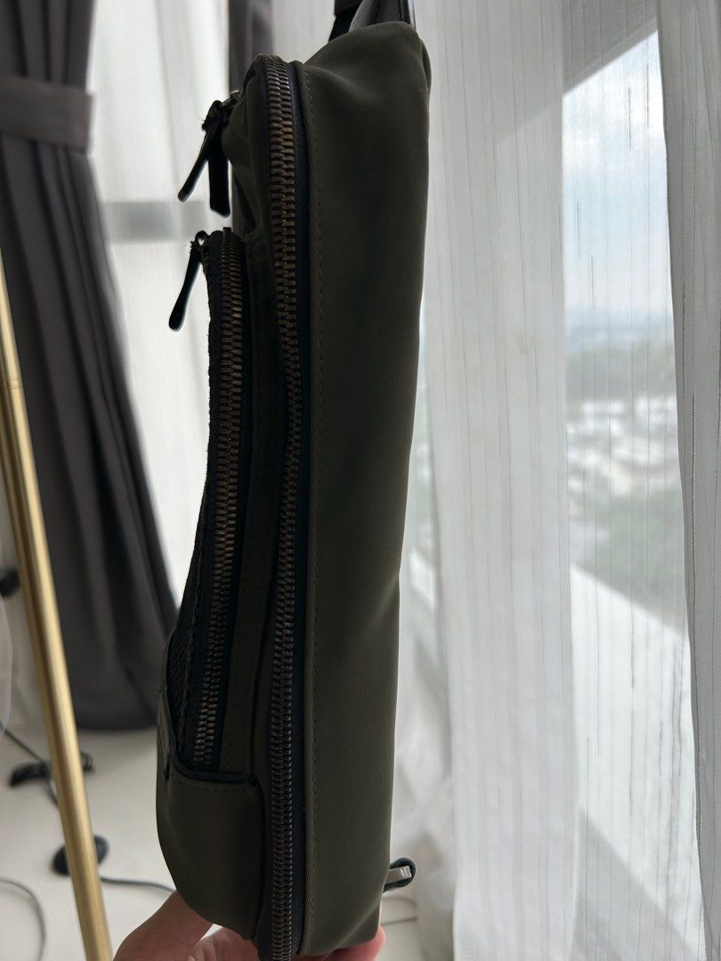 Tumi Gregory Sling Bag Men s Fashion Bags Sling Bags on Carousell