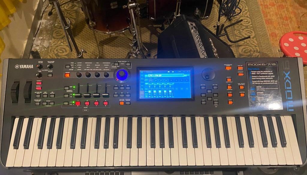 Yamaha modx6 top