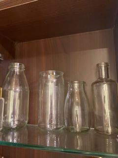 很多玻璃罐