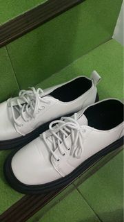 白色家樂福鞋!👟