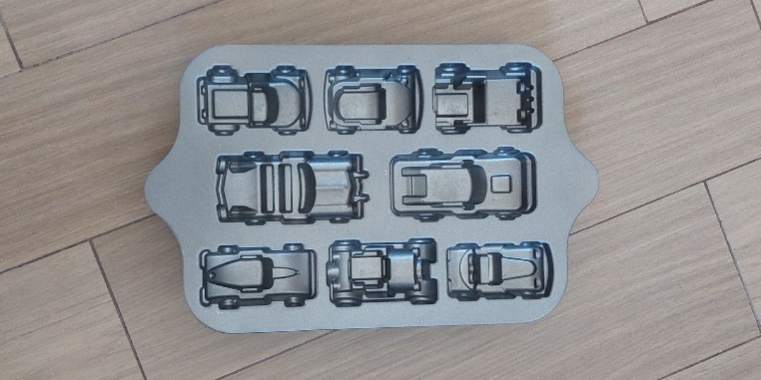 罕見 Nordic Ware 3D car cake pan 立體 車 焗盤, 傢俬＆家居, 廚具和餐具, 烤盤 Carousell