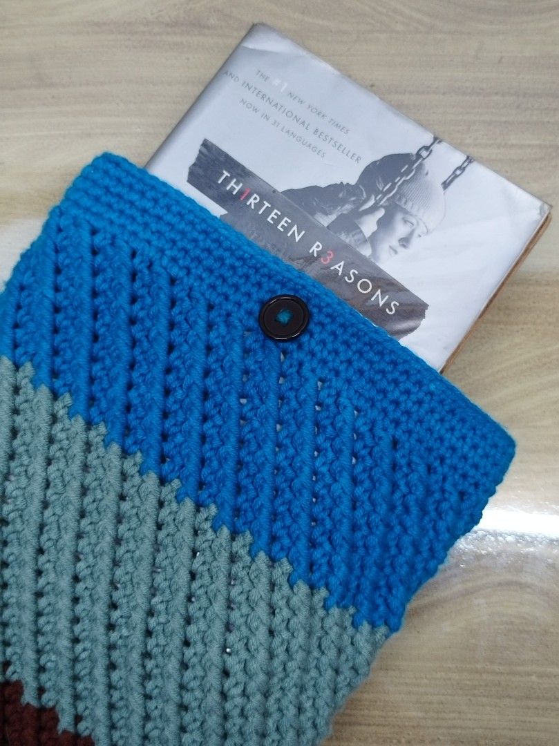 Book, Ipad, Tablet Pouch (Category: Laptop Bags & Sleeves) located in Manila. Submitted by mgjcy (Listing ID 1217029411, Image 3). Description: - Can choose different color (PM me) - 4 to 7 days processing since this is made to order..