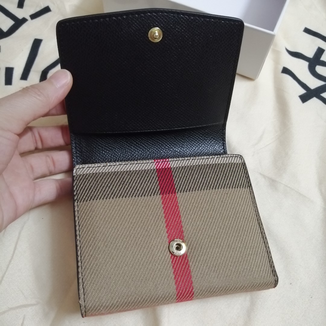 Burberry short wallet, Men's Fashion, Watches & Accessories, Wallets & Card  Holders on Carousell