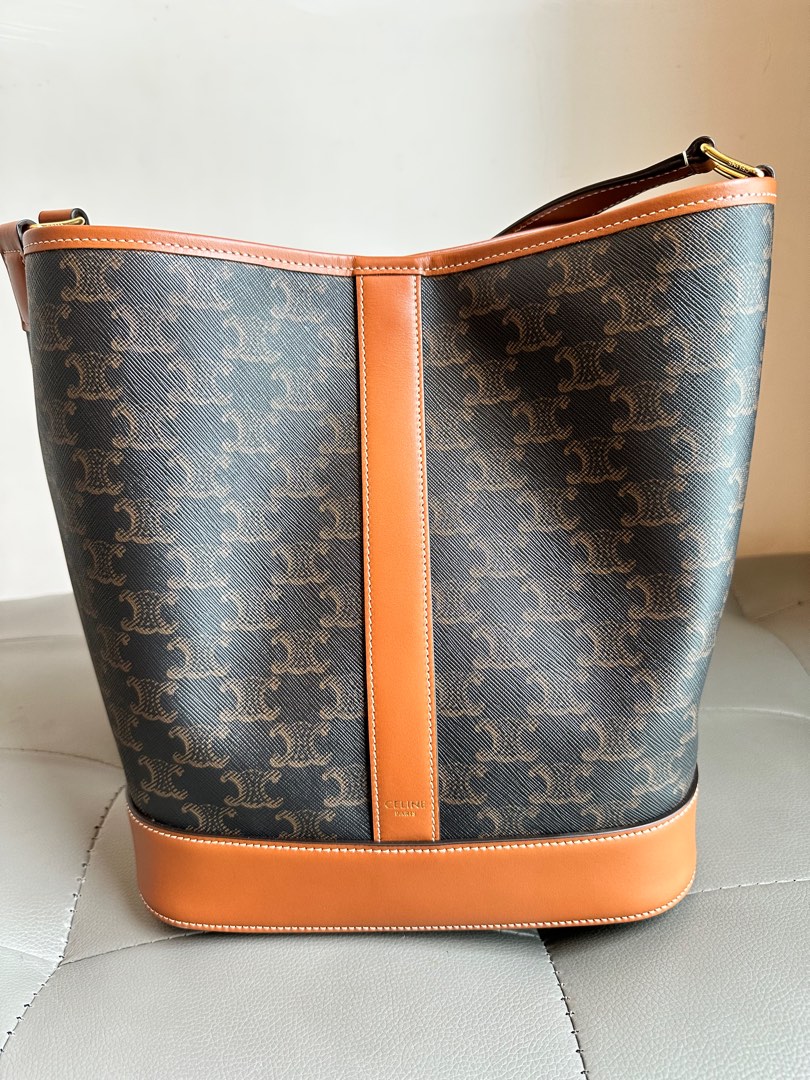 CELINE Small Bucket Cuir Triomphe In Smooth Calfskin, Luxury, Bags &  Wallets on Carousell