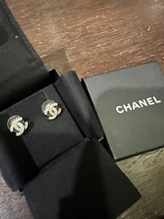 Chanel authentic Earring