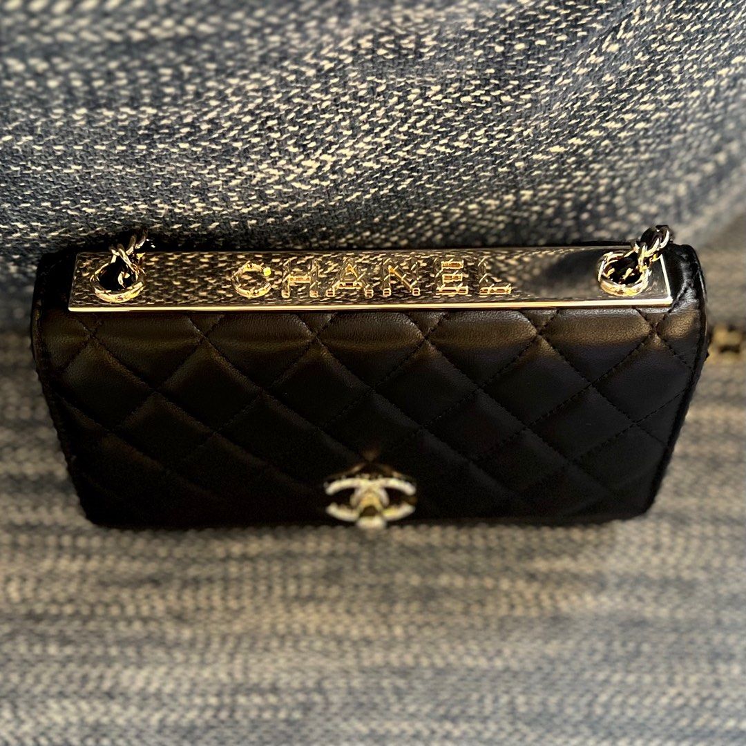 Wallet on chain - Lambskin & gold metal , black — Fashion
