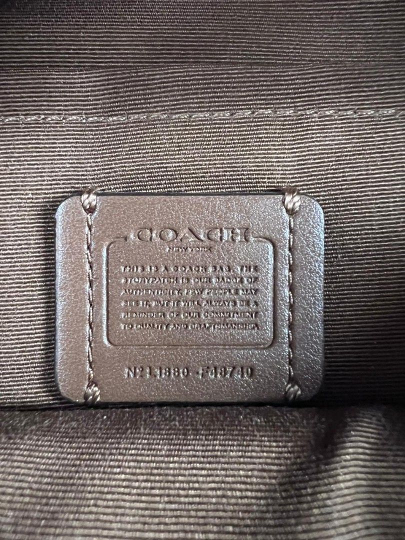 COACH AUTHENTIC, Barang Mewah, Tas & Dompet di Carousell