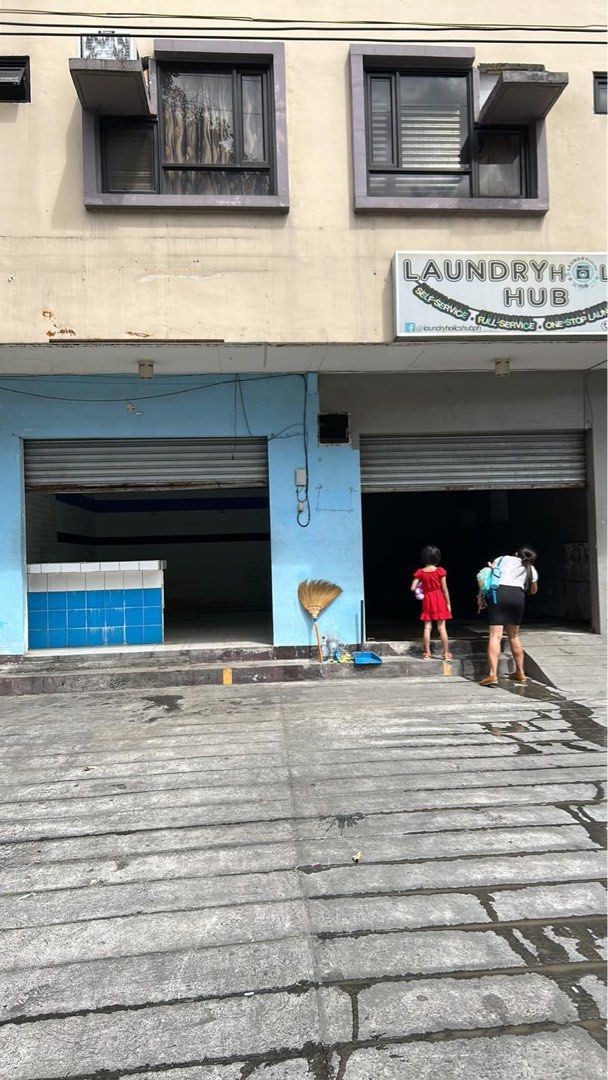 Commercial unit/space for lease with parking (Category: Commercial) located in Quezon City. Submitted by grateful.gratitude (Listing ID 1216884481, Image 2). Description: 25-28 sqm approx. ideal for small pharmacies, laundry shop, barber/beauty salon, computer shop. Near mega qmart.
