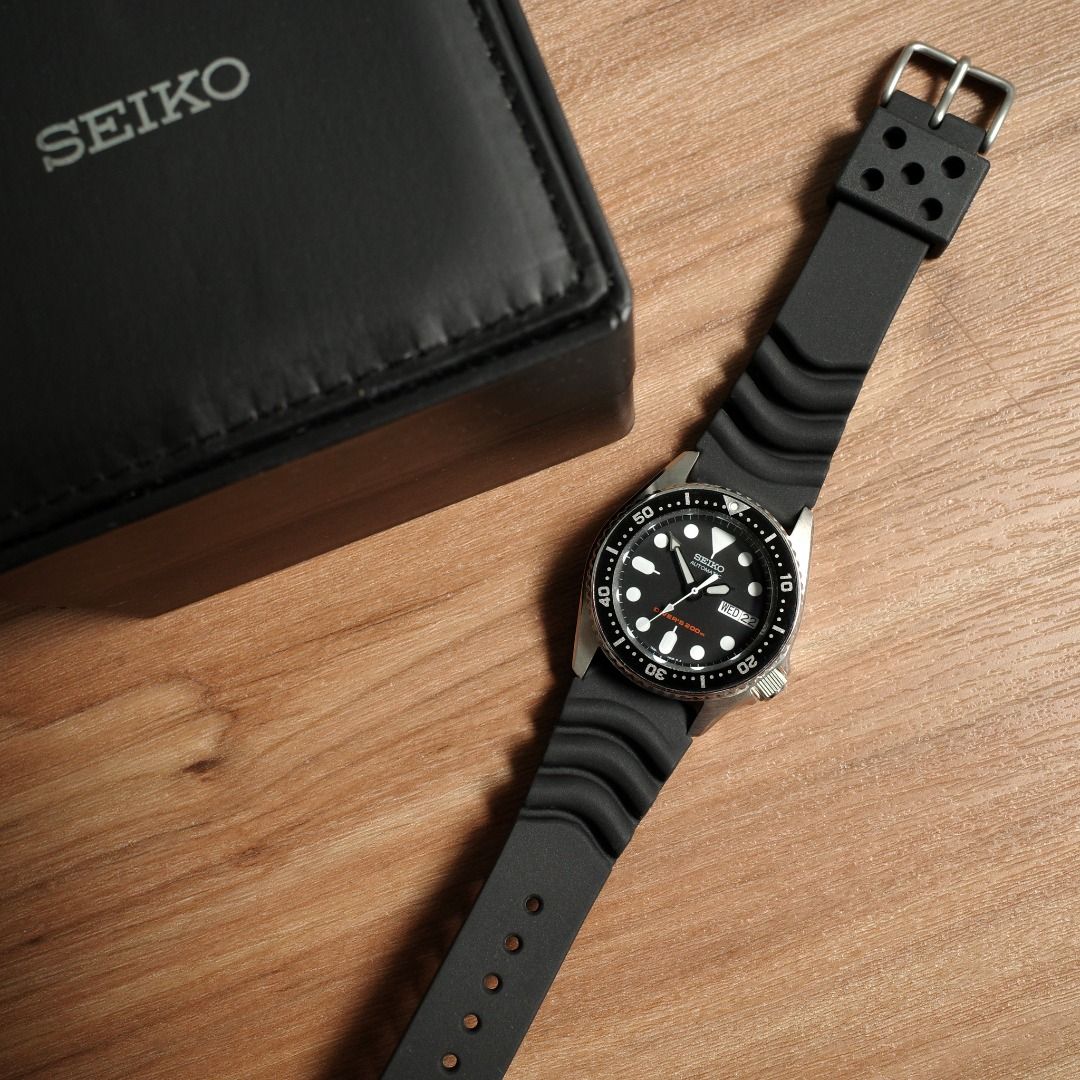DISCONTINUED Seiko SKX013 Dive Watch Perfect mid sized diver for smaller wrists Original rubber strap and box