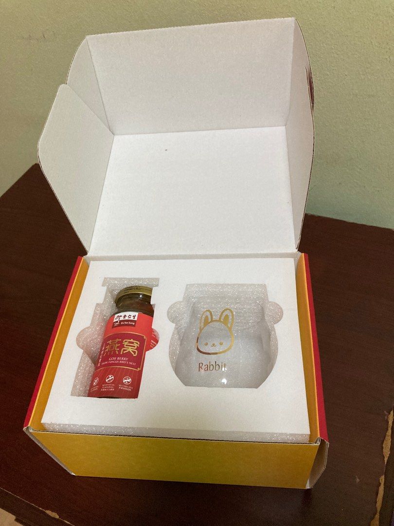 Eu Yan Sang Goji Berry Snow Fungus Bird Nest with Zodiac Rabbit Glass