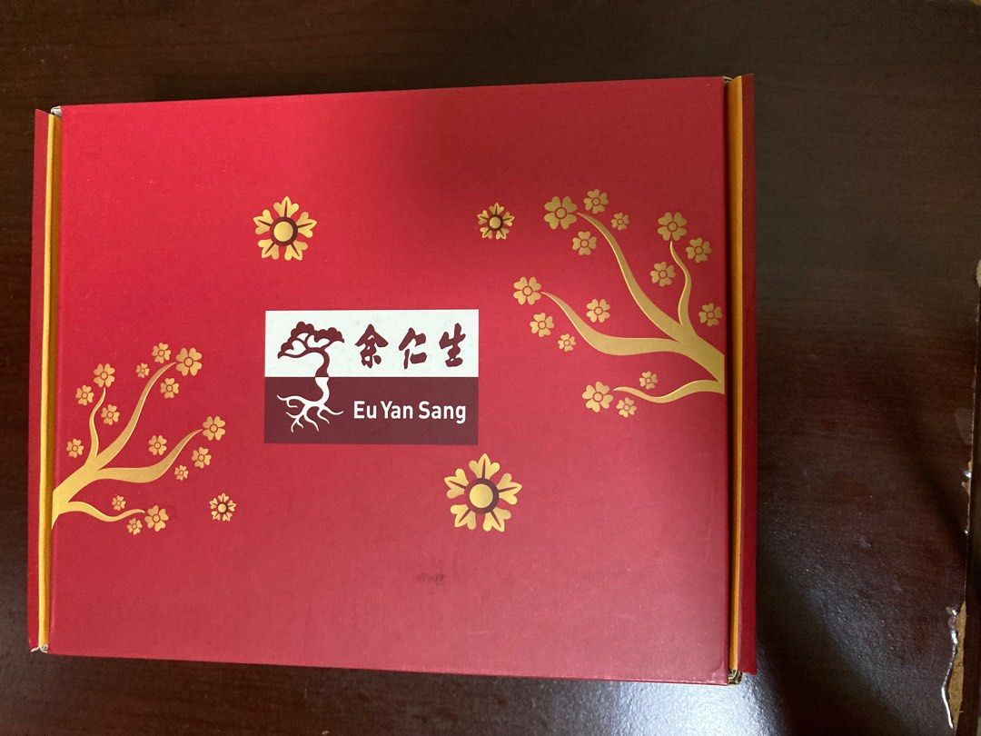 Eu Yan Sang Goji Berry Snow Fungus Bird Nest with Zodiac Rabbit Glass