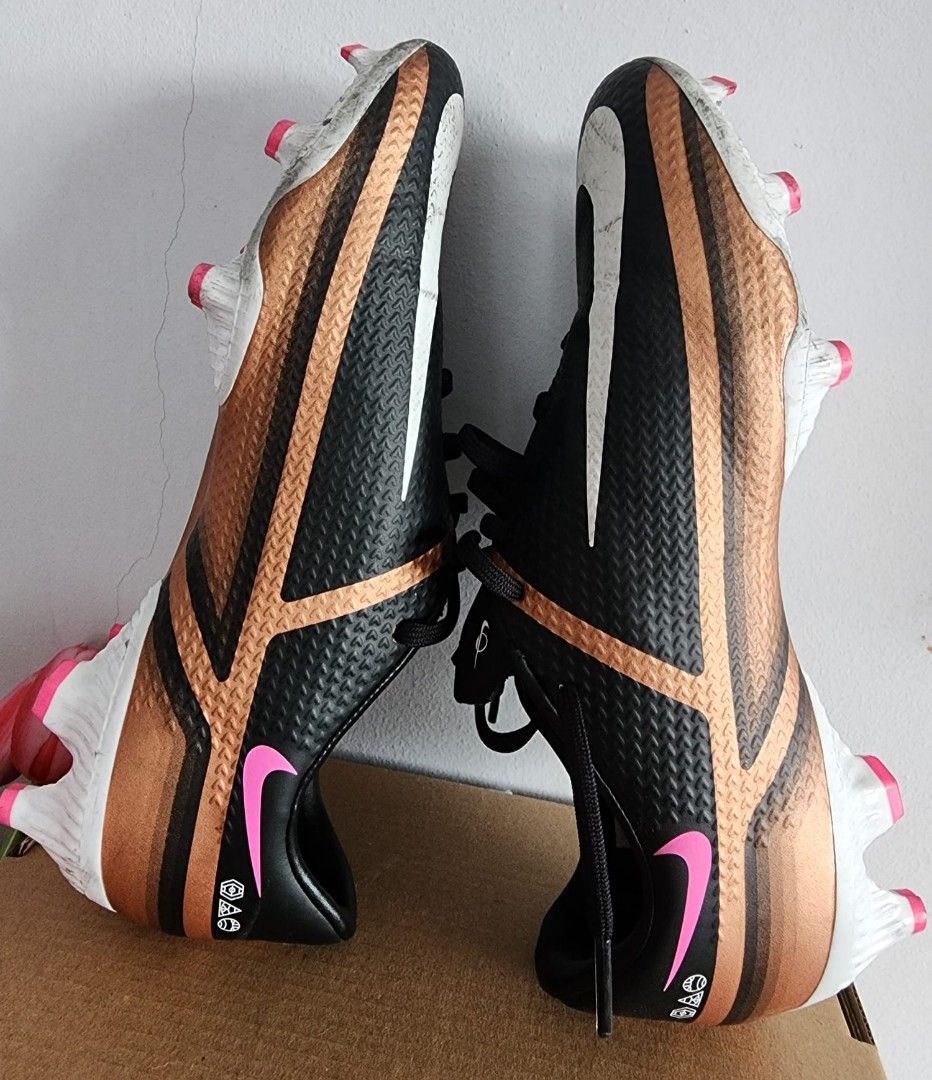 Football Boots, Women's Fashion, Footwear, Sneakers on Carousell