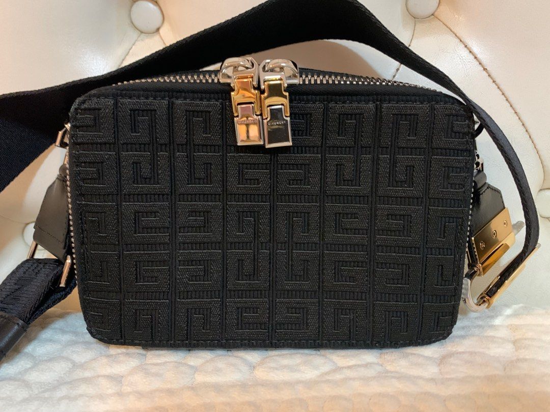 Givenchy （分類：手袋及銀包）位於 Hong Kong。 由 aliensha 提交（商品編號 1216997749，圖片 3）。簡介： 。