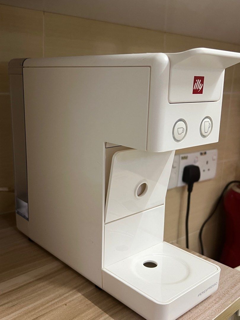 illy Y3.3 iperespresso coffee machine (white), Furniture & Home Living, Kitchenware & Tableware