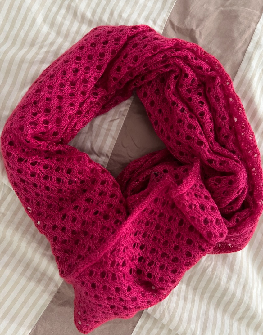 KATE SPADE PINK KNIT SCARF, Women's Fashion, Watches & Accessories, Scarves  on Carousell