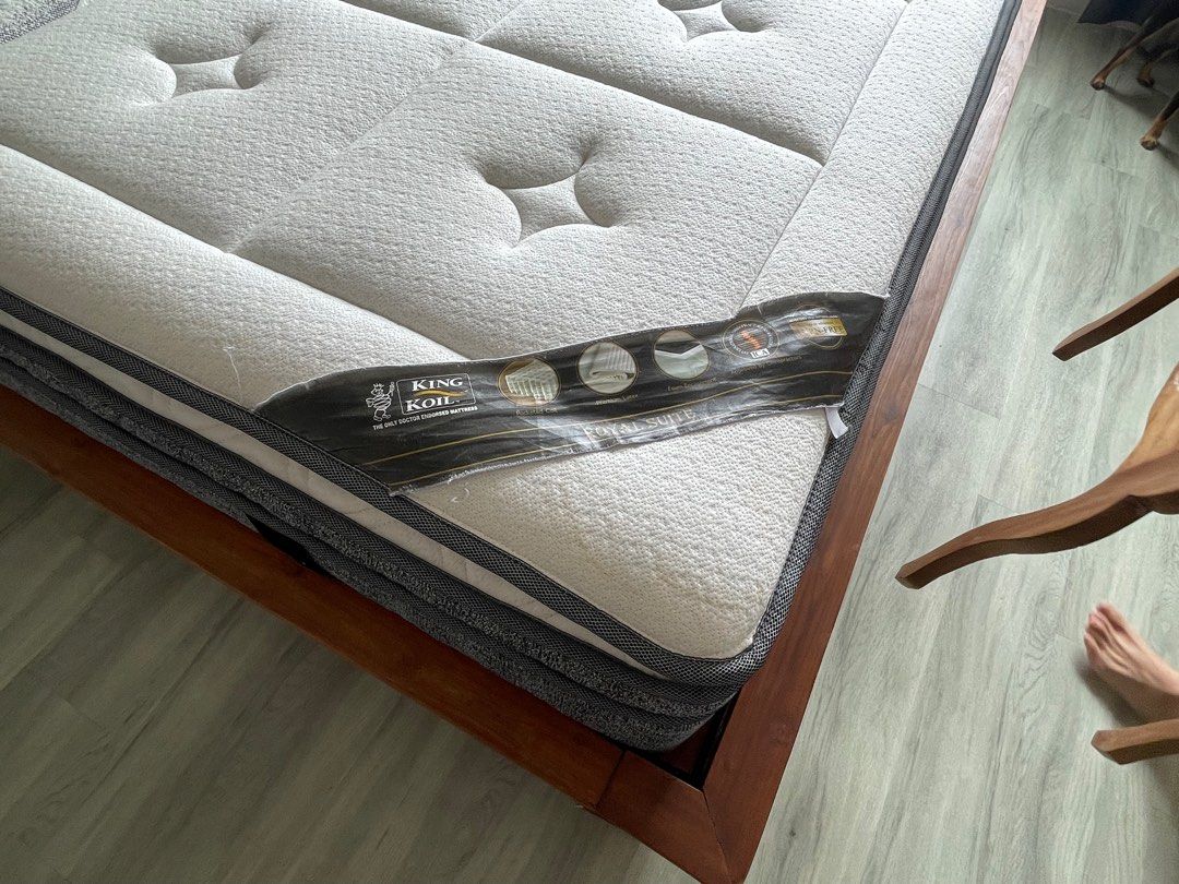 King Koil king size bed latex rubber (Free Gift), Furniture & Home