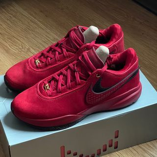 Lebron XX “Liverpool”
