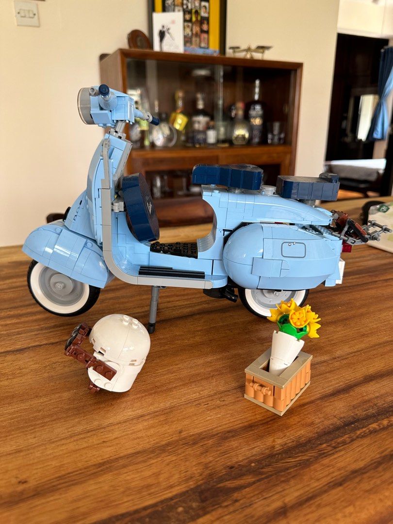 Lego Vespa - complete, Hobbies & Toys, Memorabilia & Collectibles, Vintage Collectibles on Carousell