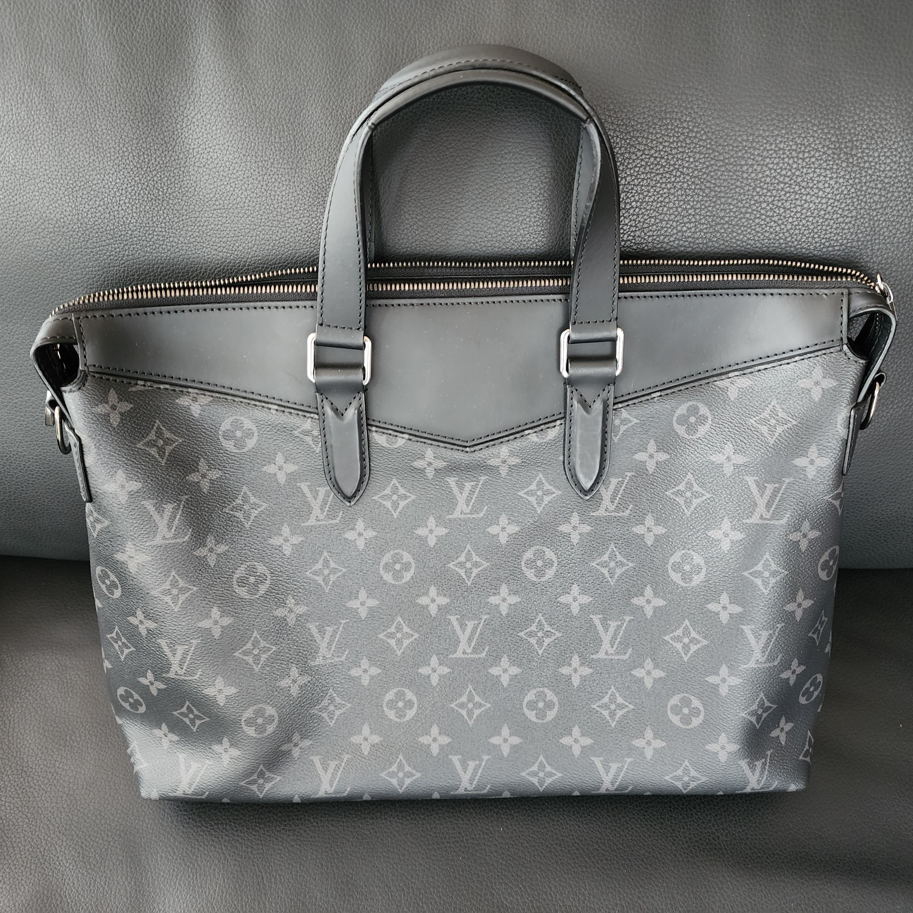 Louis Vuitton Briefcase explorer (M40566) in 2023