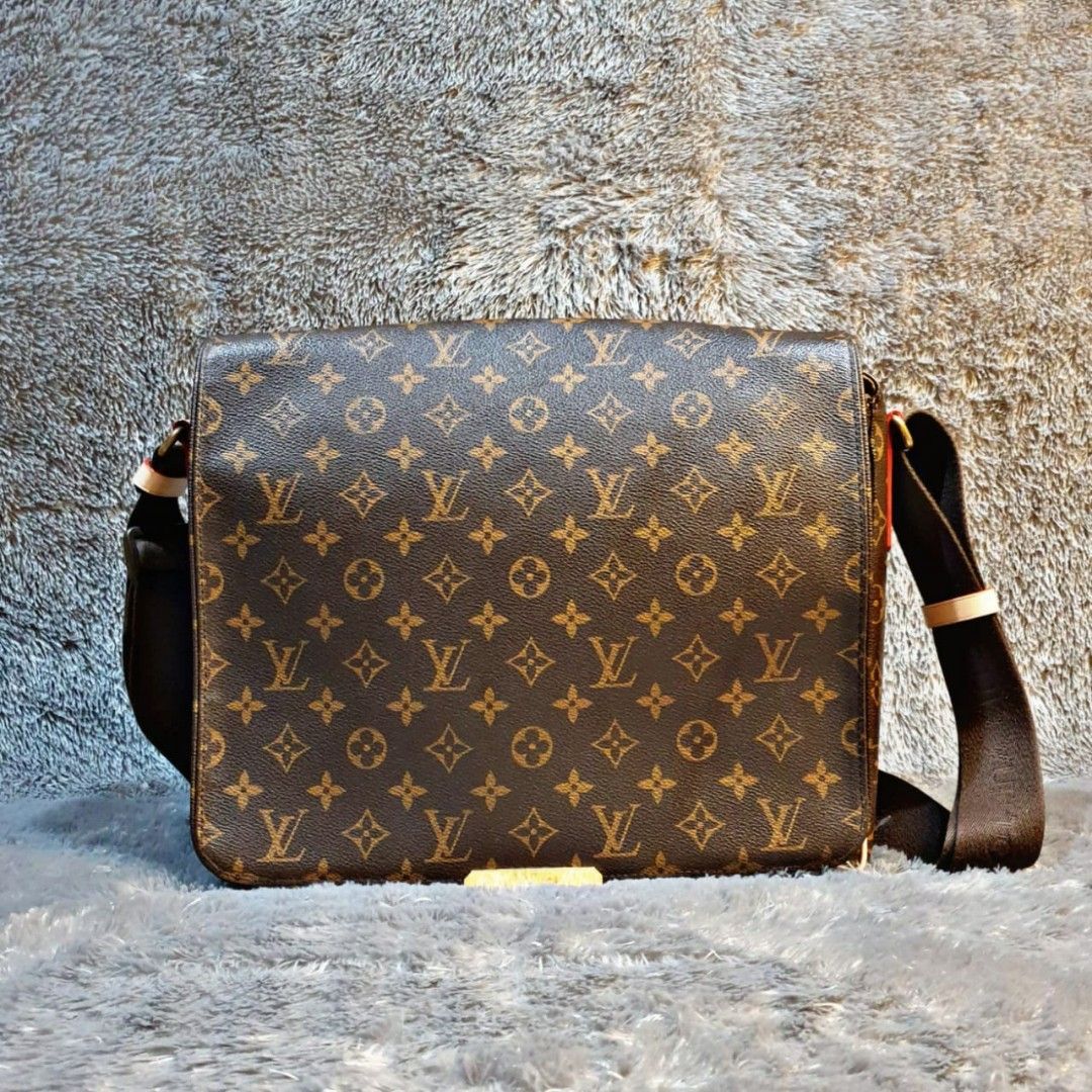 Louis Vuitton LV Messenger - Bekas Second Preloved Original Authentic,  Fesyen Pria, Tas & Dompet , Tas Selempang di Carousell