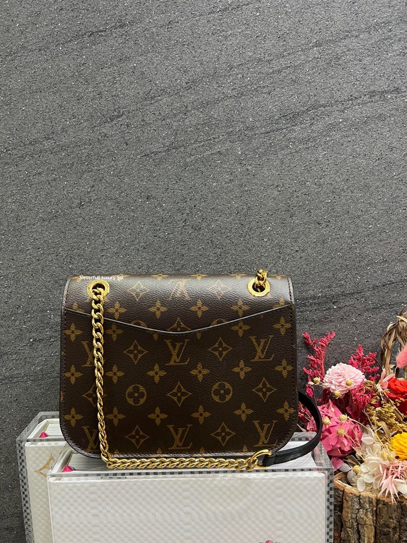 BNIB Louis Vuitton Passy Monogram Chain Bag Size: 24 x 17 x 12 cm