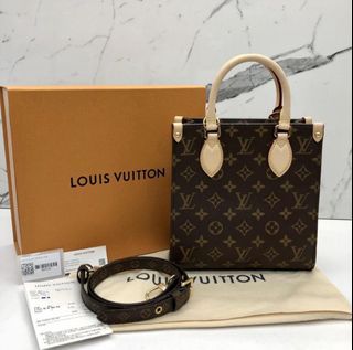 LV Sac Plat XS SS22 Virgil Abloh Louis Vuitton, Luxury, Bags & Wallets on  Carousell